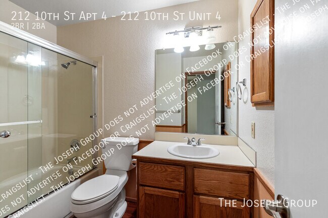 Building Photo - 212 10th St