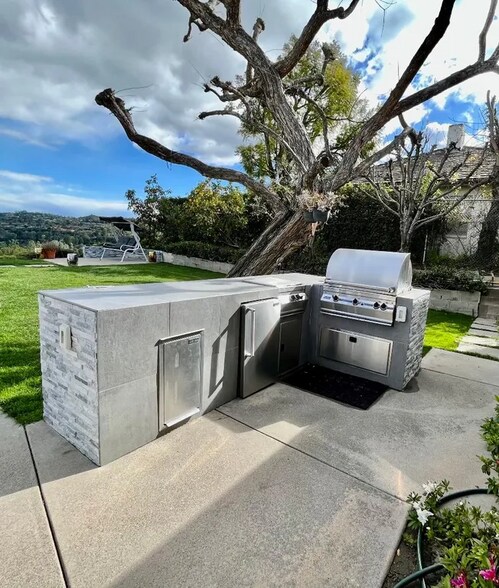 Building Photo - 16972 Oak View Dr
