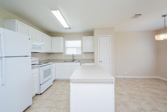 Building Photo - 29031 Rio Grande River Dr