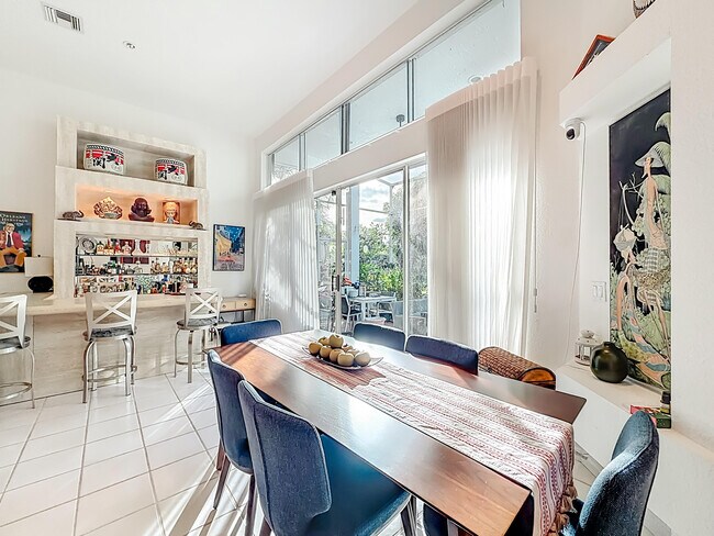 Building Photo - 11853 Fountainside Cir