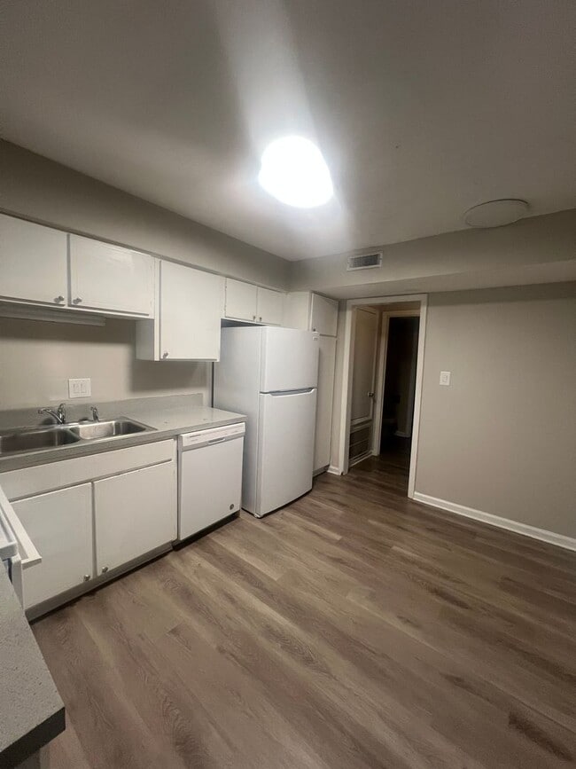 Building Photo - 3 Bedroom Townhome South Charlotte for $1700.00