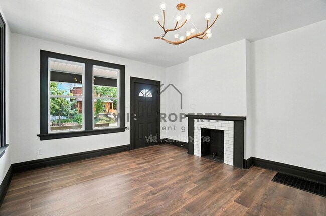 Building Photo - 889 E Livingston Ave