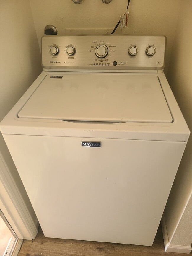 Building Photo - GREAT 3BR HOME IN NICE NE HEIGHTS AREA!