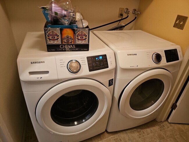 Building Photo - Amazing 3B/3B Single Family Home near Microsoft, prime Redmond location