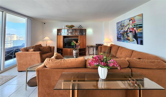 Building Photo - 2030 S Ocean Dr