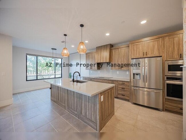 Building Photo - 142 E Hearne Way