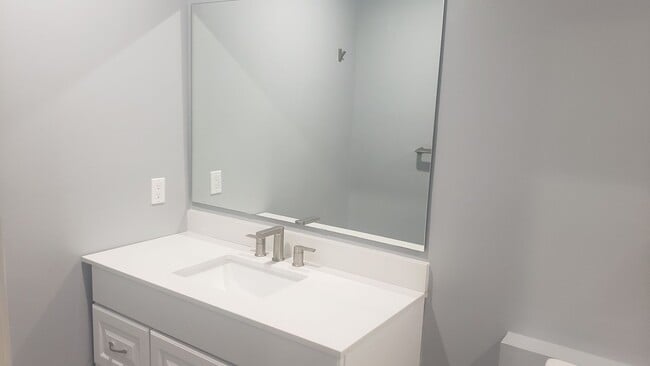 Building Photo - Charming 3br 3ba Townhome in Chapel Hill! ...