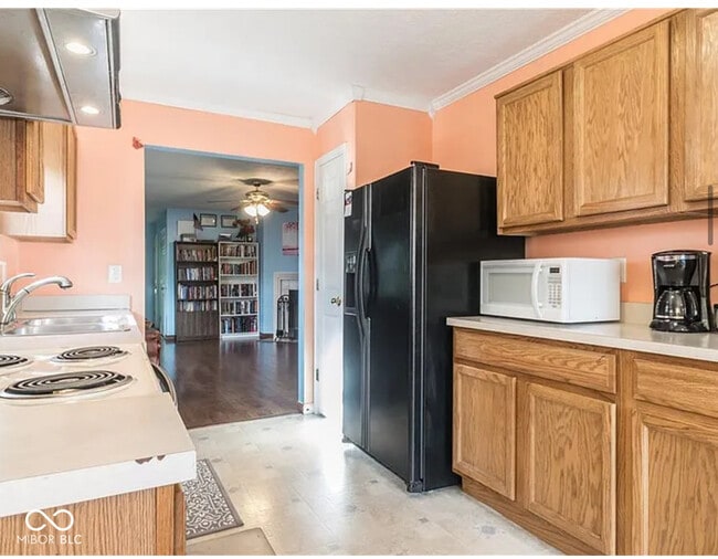 Building Photo - 113 Gazebo Dr