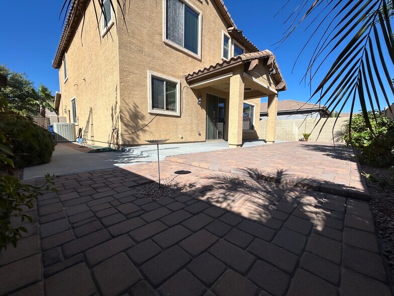 Building Photo - 4123 E Cherry Hills Dr
