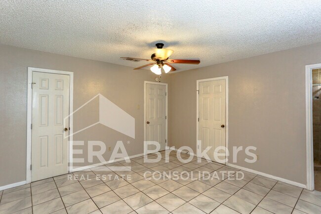 Building Photo - 1712 Sherman Dr