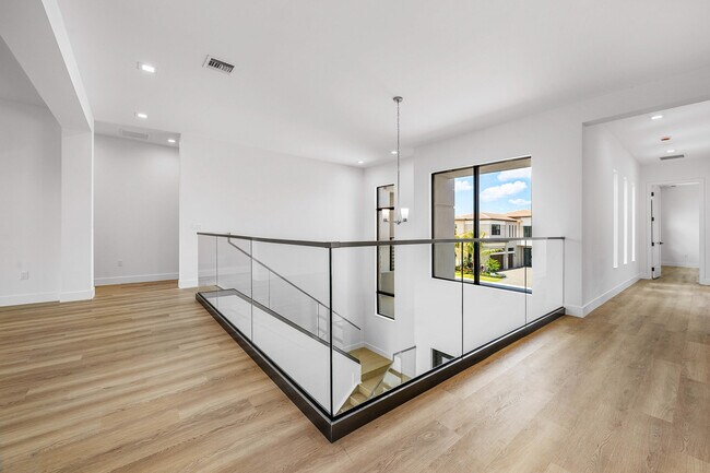 Building Photo - 9516 Riverside Pk Dr