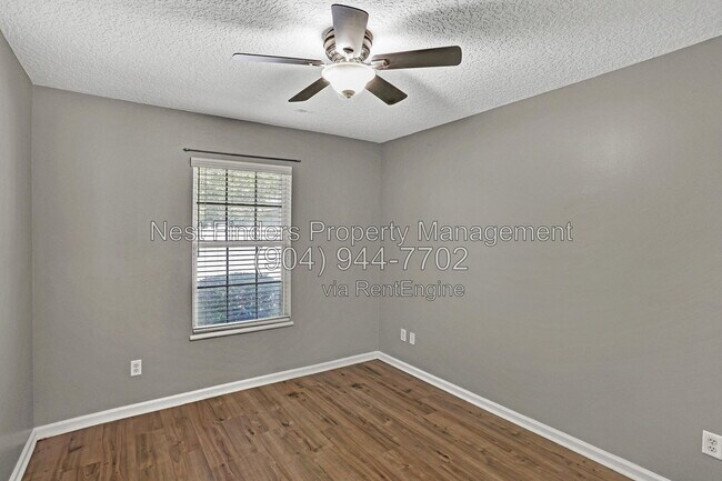 Building Photo - 1819 Branch Vine Dr W