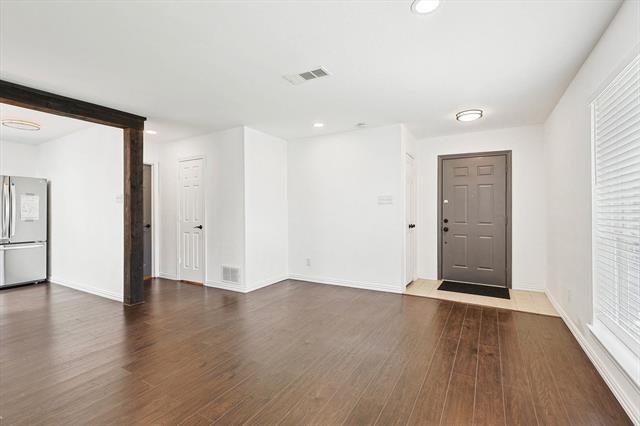 Building Photo - 2201 Jamestown Ct