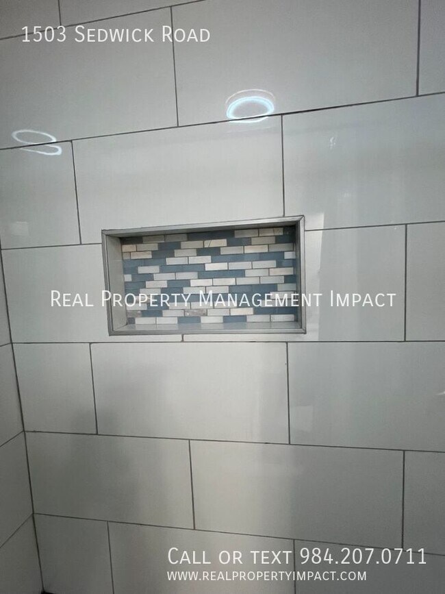 Building Photo - Vintage, 3-4 Bedroom 3 Bath Parkland Ranch...