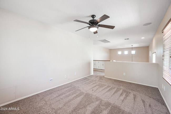 Building Photo - 1543 E Nightingale Ln