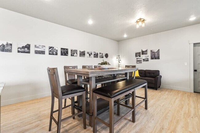 Building Photo - 303 CM Rdg Ln