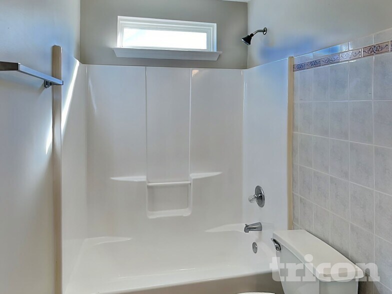 Building Photo - 1026 Summit Hills Dr