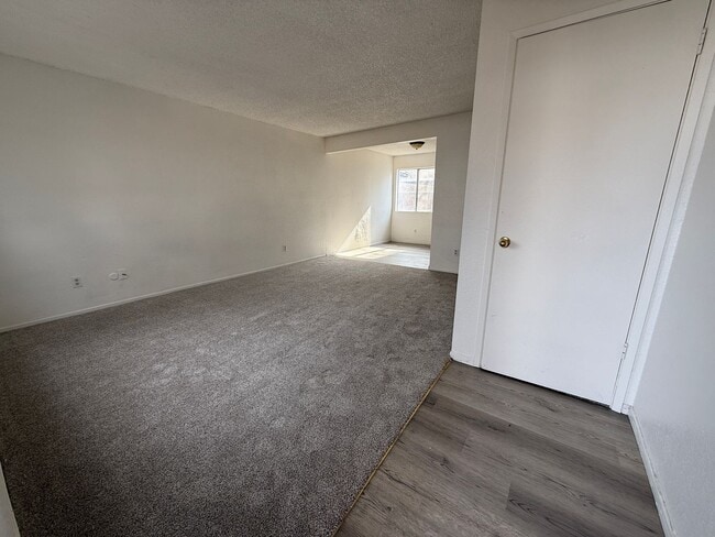 Building Photo - Porterville Townhouse for Rent: 2 Bedroom, 1.5 bath