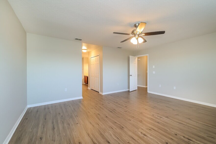 Building Photo - 349 Aldershot Ct
