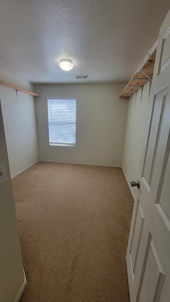 Building Photo - 9714 Coyote Creek Dr