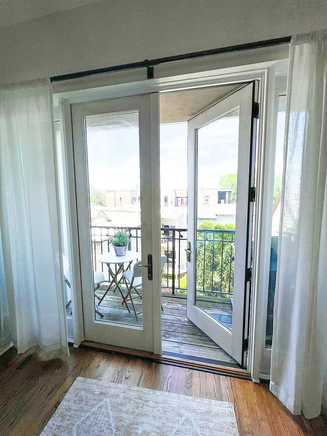 Building Photo - 2065 N Kedzie Blvd