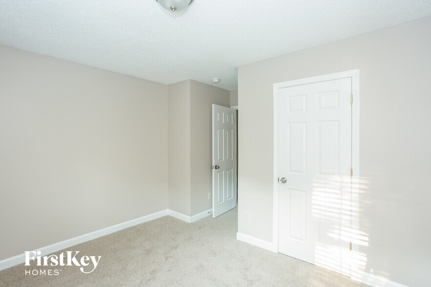 Building Photo - 2192 Mallard Pointe Dr