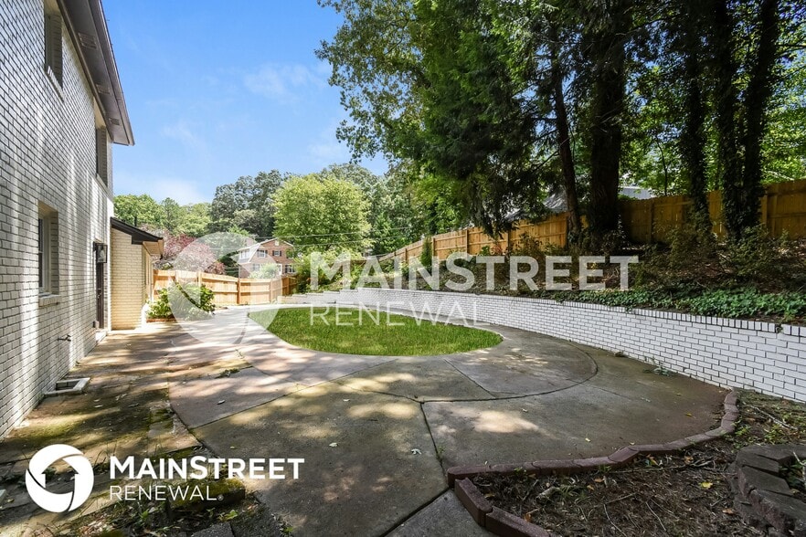 Building Photo - 2730 Cedarbrook Dr