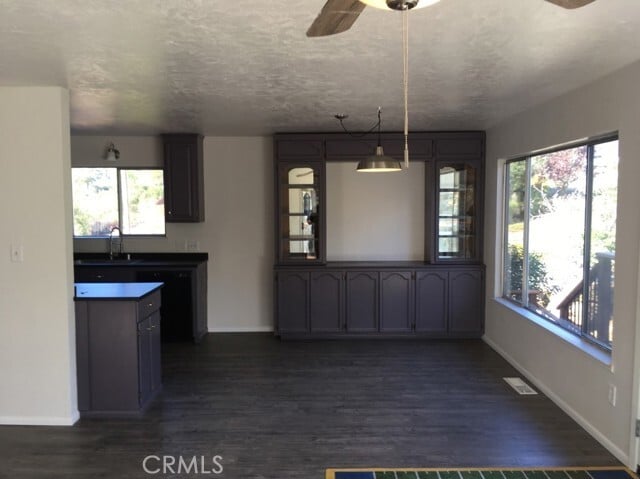 Building Photo - 9247 Fairway Dr