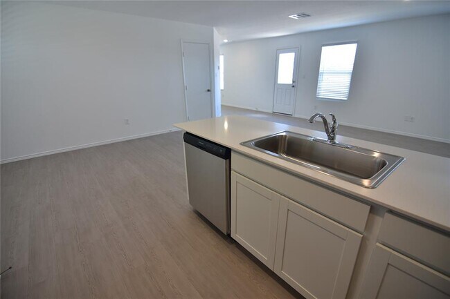 Building Photo - 275 Bugbee