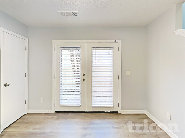 Building Photo - 135 Nacoochee Way