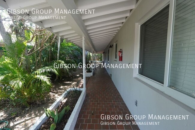 Building Photo - 631 NE 17th Way