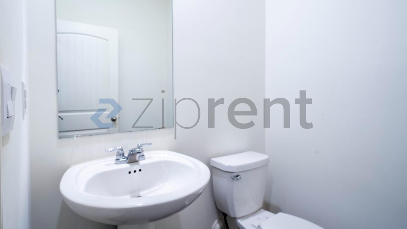 Building Photo - Unit