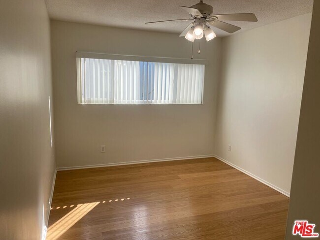 Building Photo - 2423 4th St