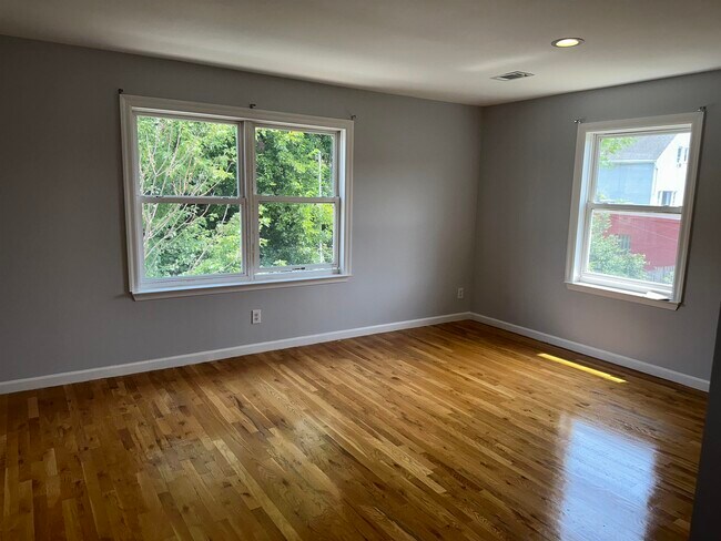 Building Photo - 2024 Grand Ave