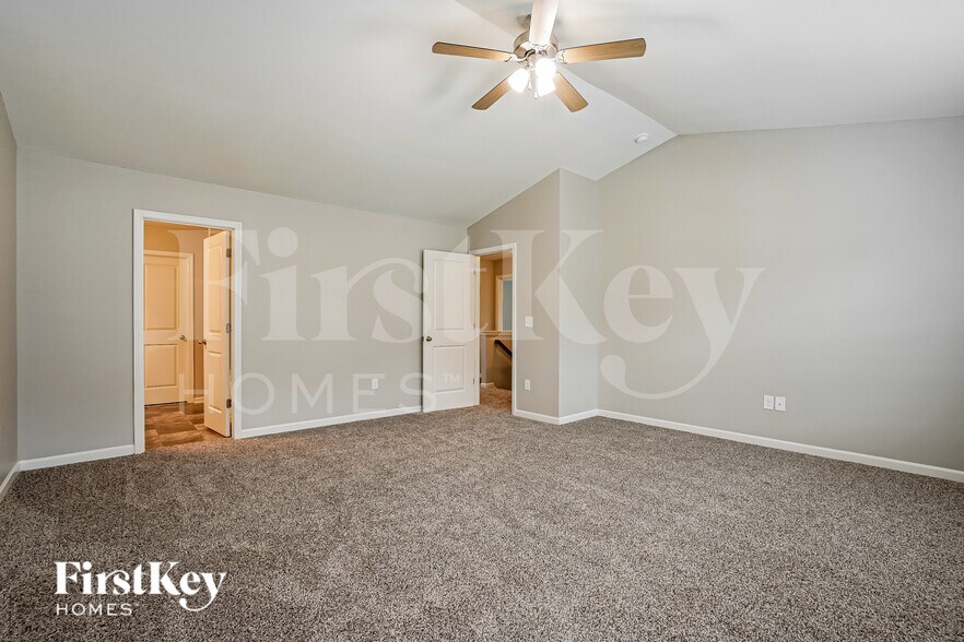 Building Photo - 100 N Great White Way