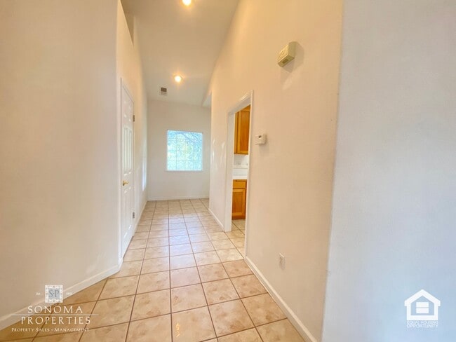 Building Photo - 4BD/3BA House in Agua Caliente!