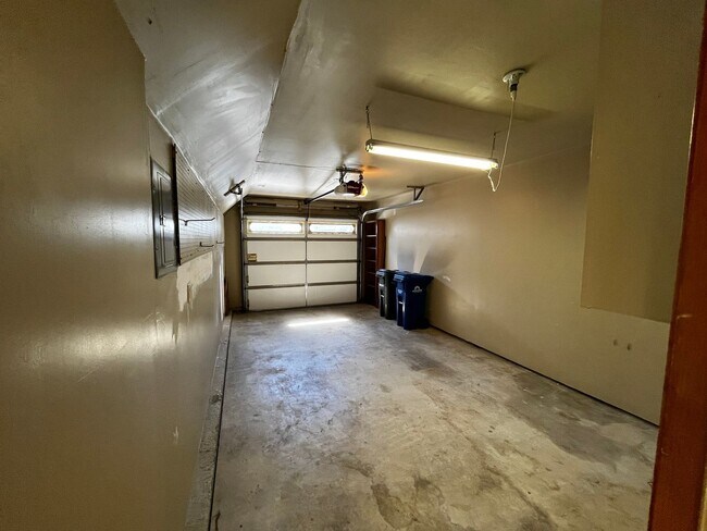 Building Photo - Charming Santa Cruz Townhouse: 3 Beds, 2.5...