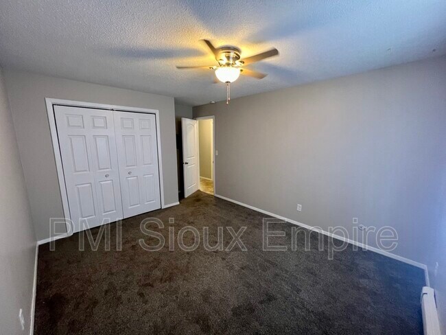 Building Photo - 120 S Garfield Ave