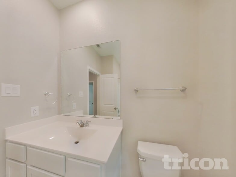 Building Photo - 1911 Ballesteros St