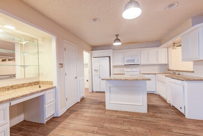 Building Photo - 10822 Kirktown Dr