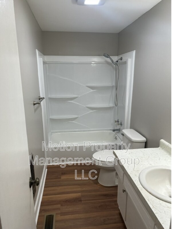 Building Photo - 3343 Gleason Dr