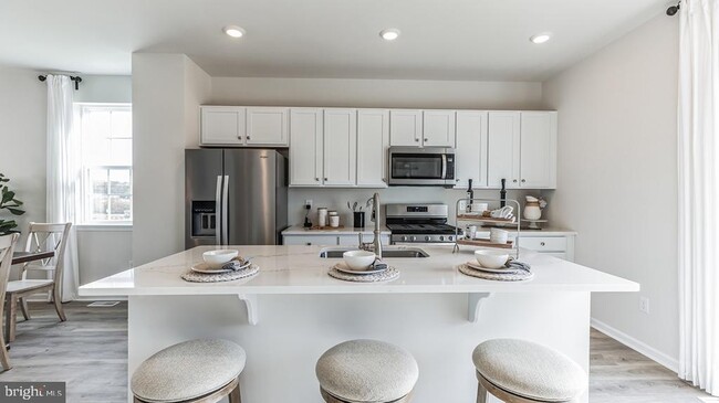 Building Photo - 212 Macoun Way