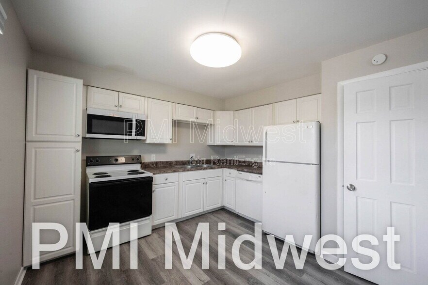 Building Photo - 140 Maple Park Dr