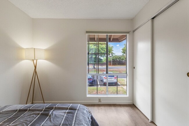 Building Photo - Located in the vibrant neighborhood of Wai...
