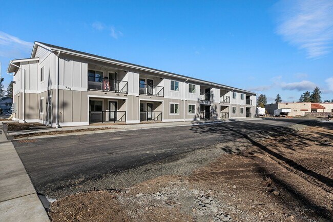 Building Photo - Oxbow Flats 1 Bedroom apartments - $500 off first 3 month's rent!