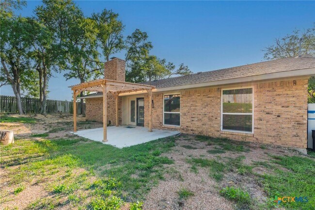 Building Photo - 4013 Valley View Dr