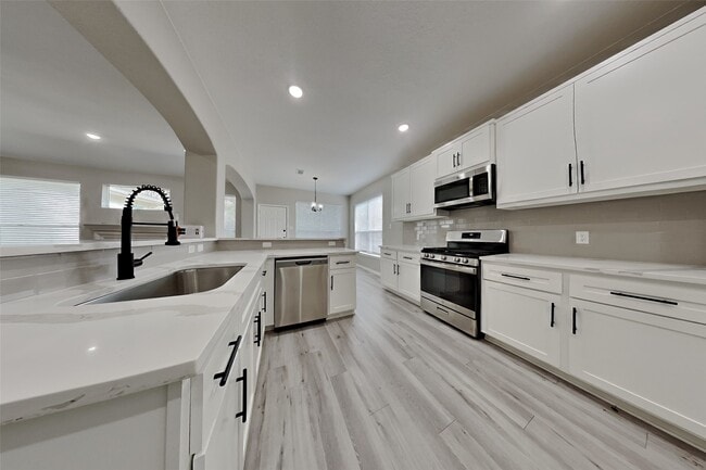 Building Photo - 2014 Ridgeway Park Dr