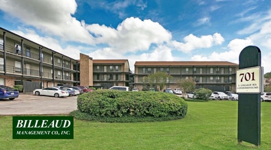 Building Photo - 701 S College Rd