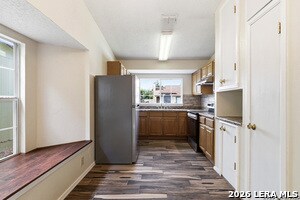 Building Photo - 9707 Valley Crest