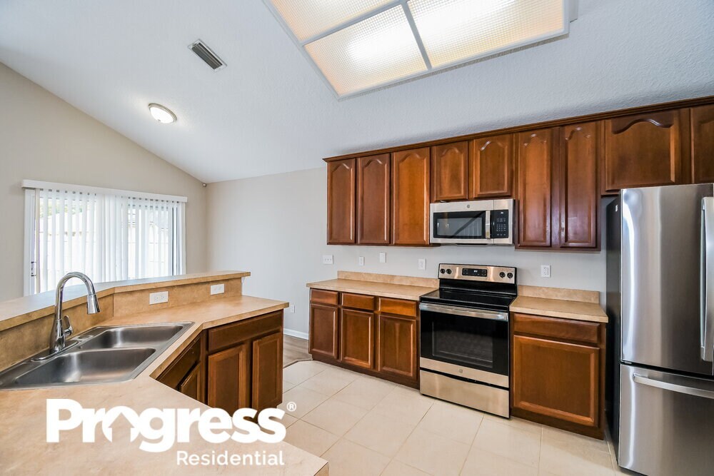 Building Photo - 12363 Guava Ct